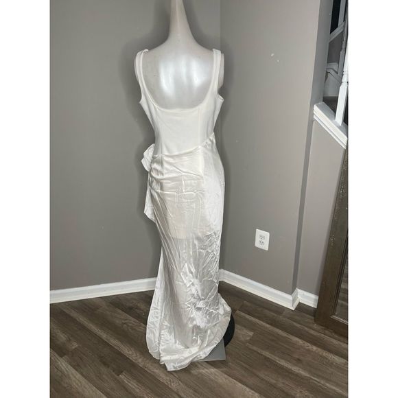 Cinq à Sept
Marian Draped Gown - Picture 7 of 10